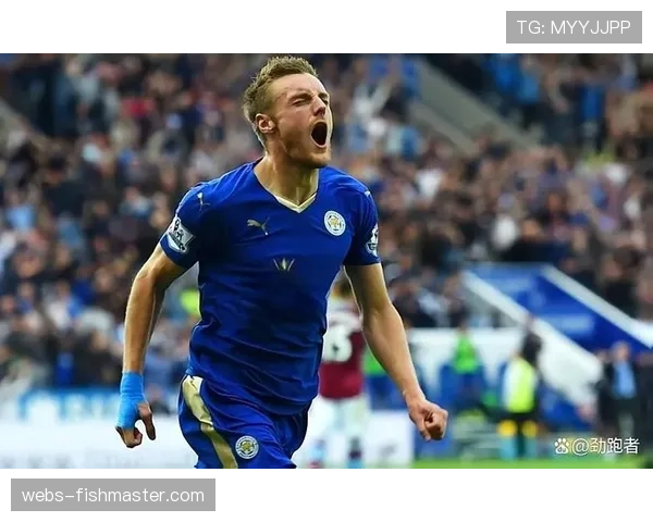 特写：老将瓦尔迪替补登场，打入个人本赛季首球后滑跪庆祝